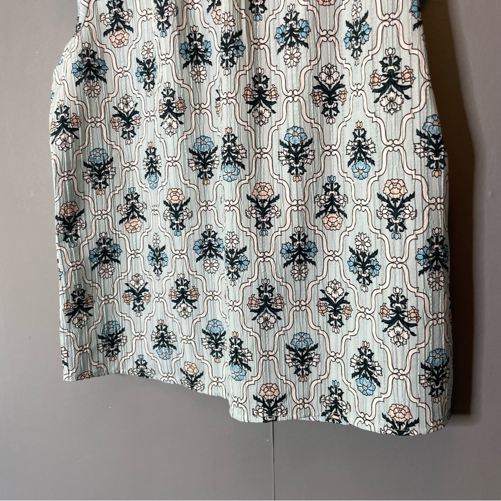Loft Women’s Light Blue Flutter Sleeve Top size small - Picture 9 of 9